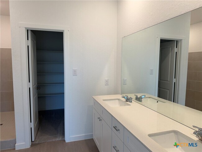 Building Photo - 8908 San Carlos