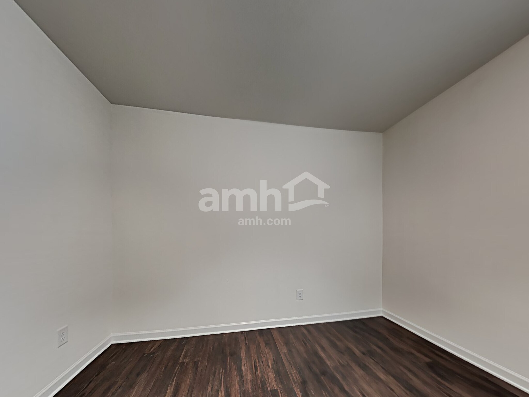 Building Photo - 140 Longford Dr