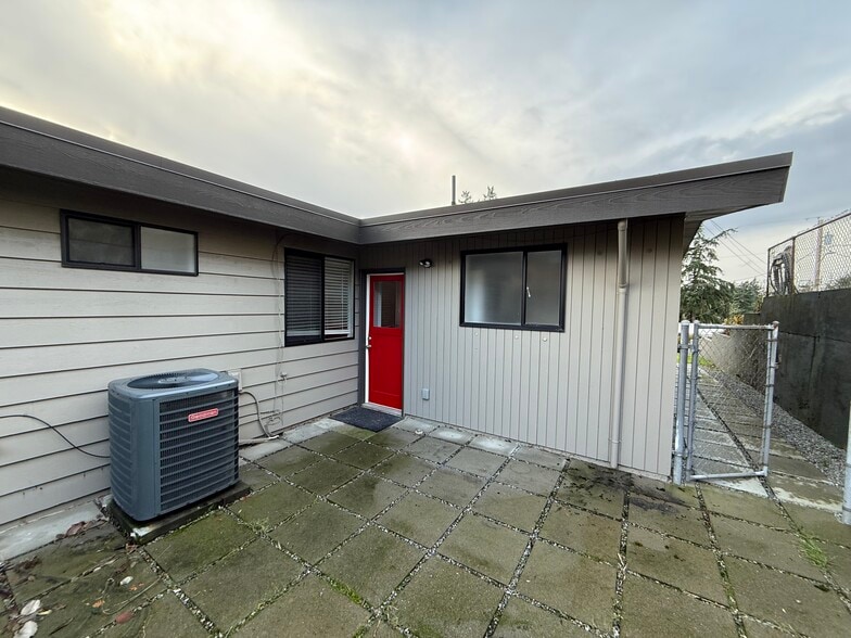 Building Photo - 20930 2nd Ave S