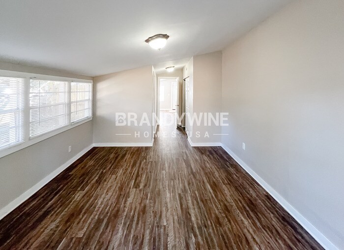 Building Photo - 7227 Stonehurst Rd N