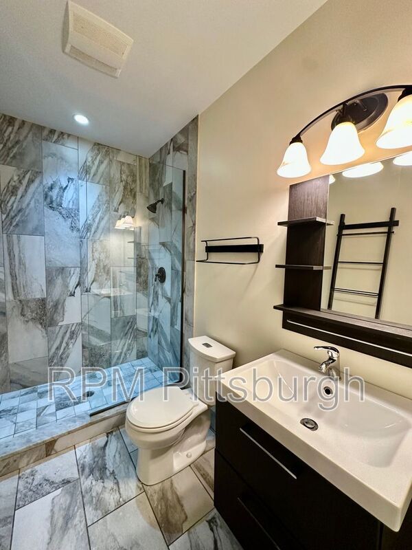 Building Photo - 1222 Mimosa Wy