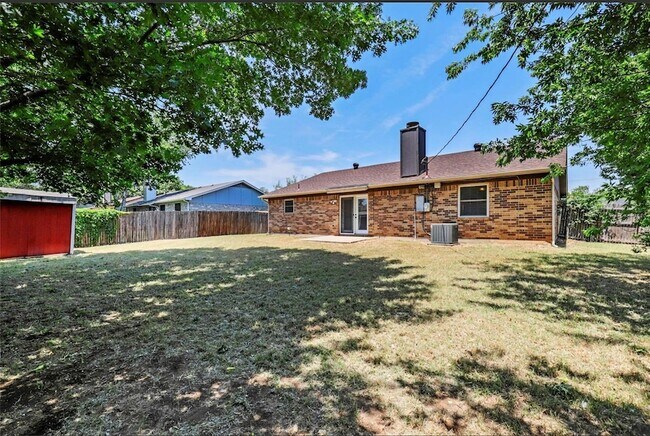 Building Photo - 1300 Timbercrest Dr