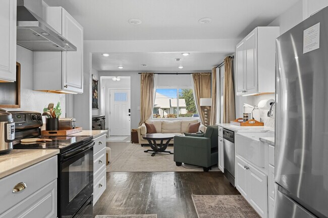 Building Photo - 1123 Prosser Ave