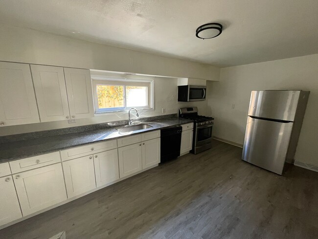 Building Photo - Spacious 2 bedroom Apartment for rent in M...