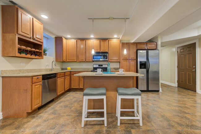 Building Photo - 5001 S King Dr