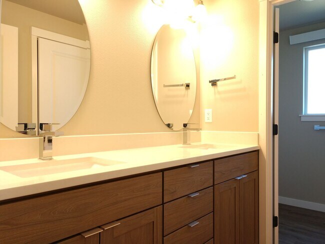 Building Photo - 2235 Electric Ave