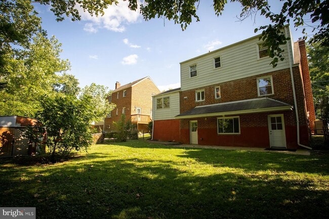Building Photo - 5915 Ryland Dr