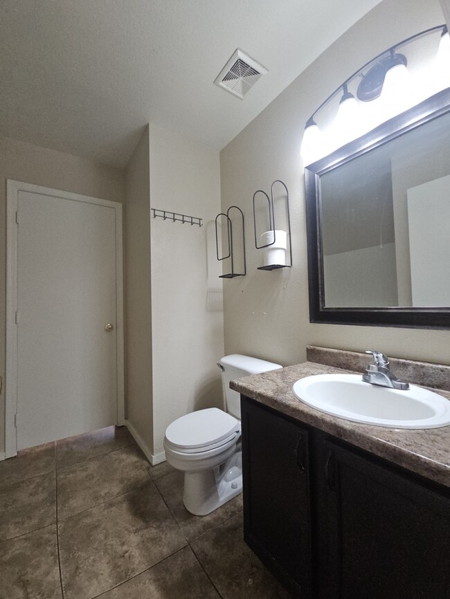 Building Photo - 8547 E Lobo Ave