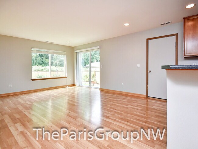 Building Photo - Delightful 2005 Cedar River Renton Rambler – Central A/C - Just 5min to Downtown!