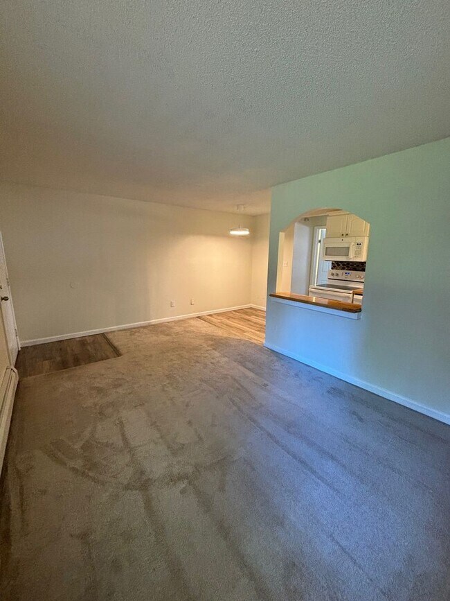 Building Photo - Jasmine Condos Updated 1 bd/1ba