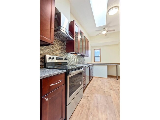Building Photo - 5546 Village Dr