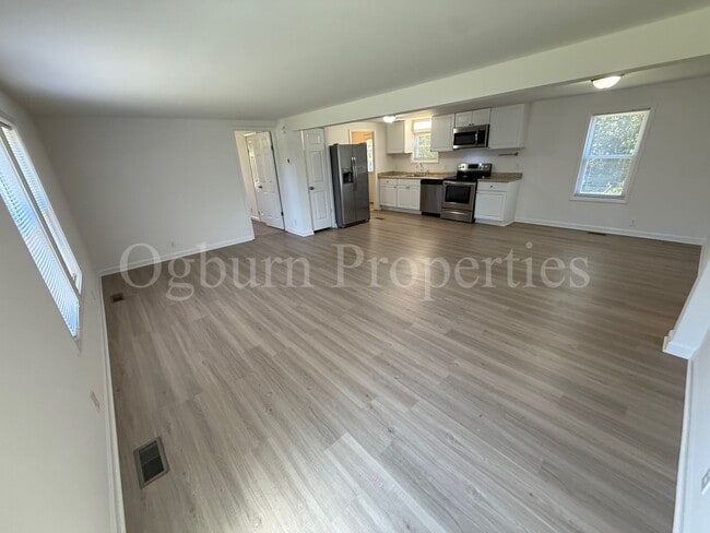 Building Photo - 4905 La Crest Ct