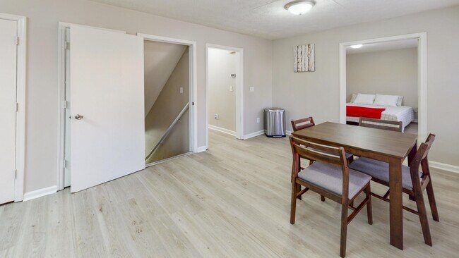 Building Photo - 410 Lake Dylan Ct