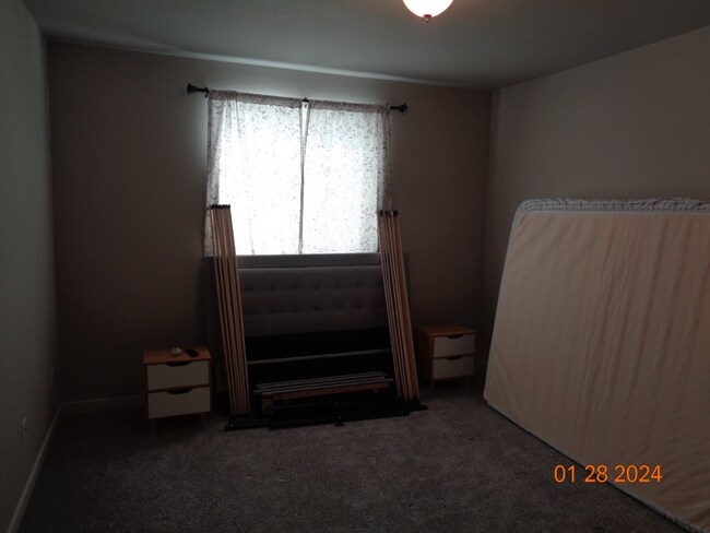 Building Photo - Great neighborhood! with open space and wa...