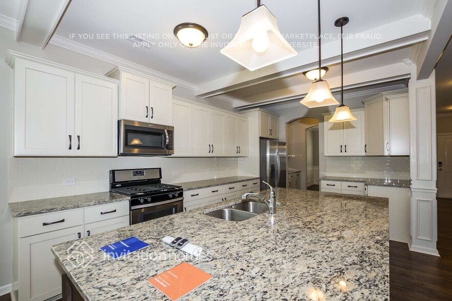 Building Photo - 5069 Stonehill Ln
