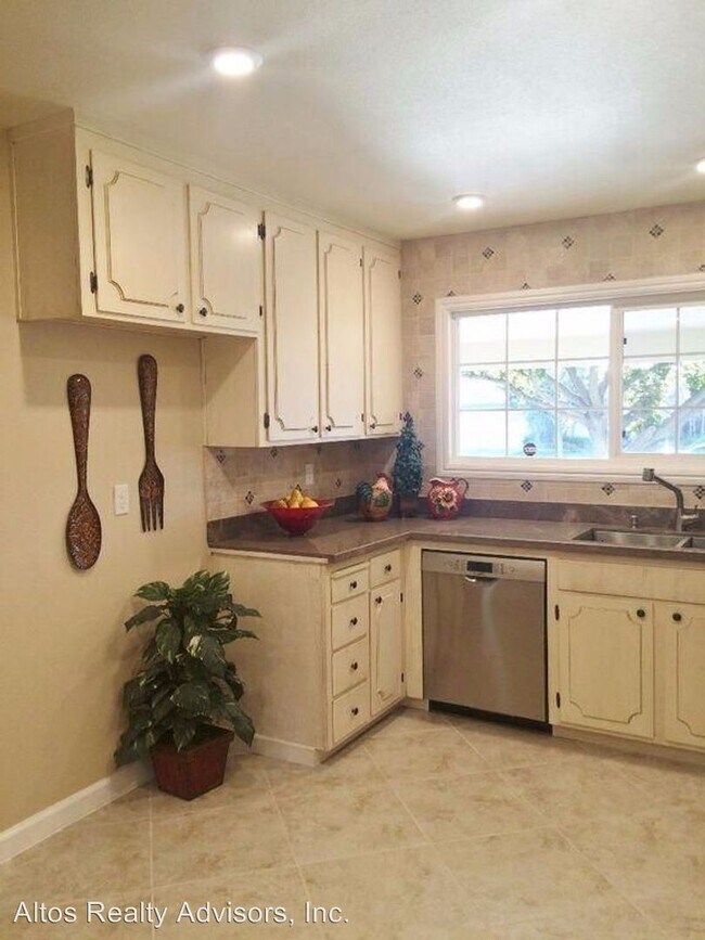 Building Photo - 238 S Park Victoria Dr