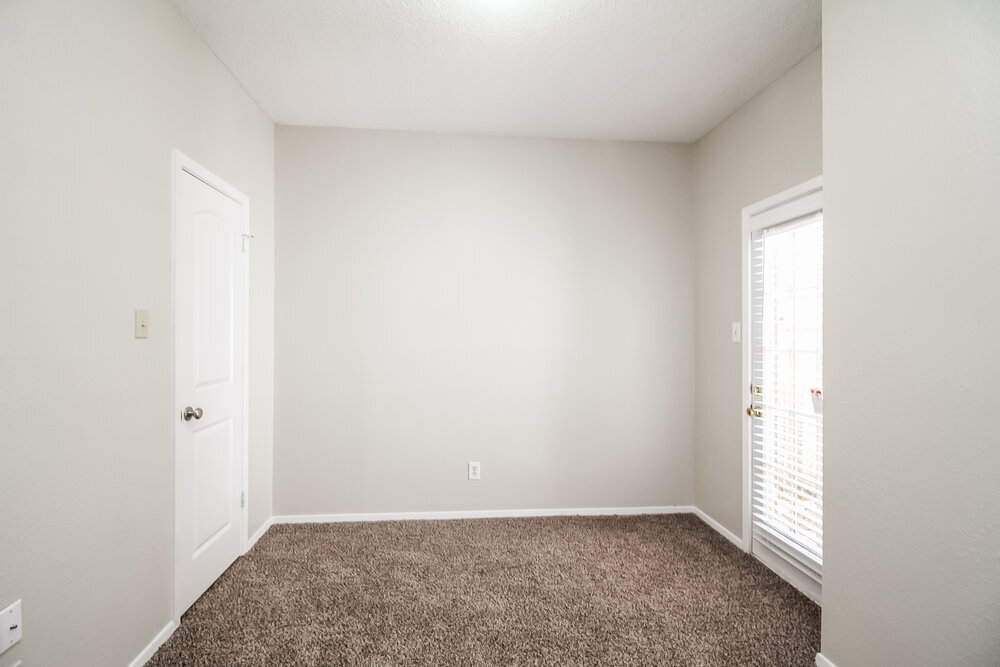 Building Photo - 1385 Chinaberry Dr