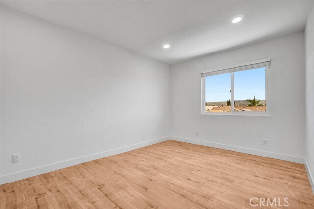 Building Photo - 4942 E Glenview Ave