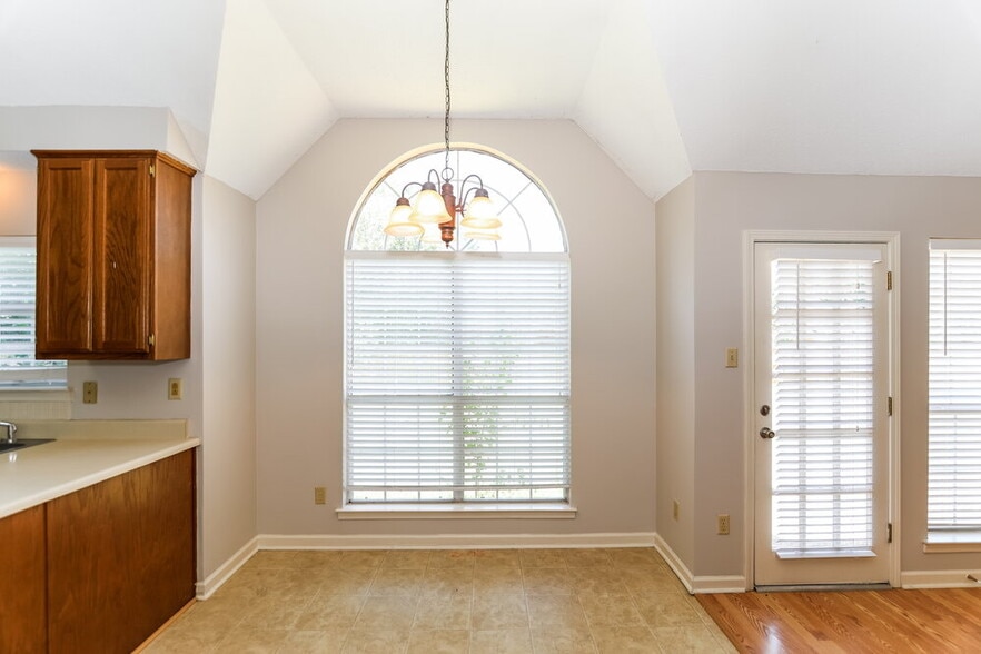 Building Photo - 6664 Laurel Valley Dr