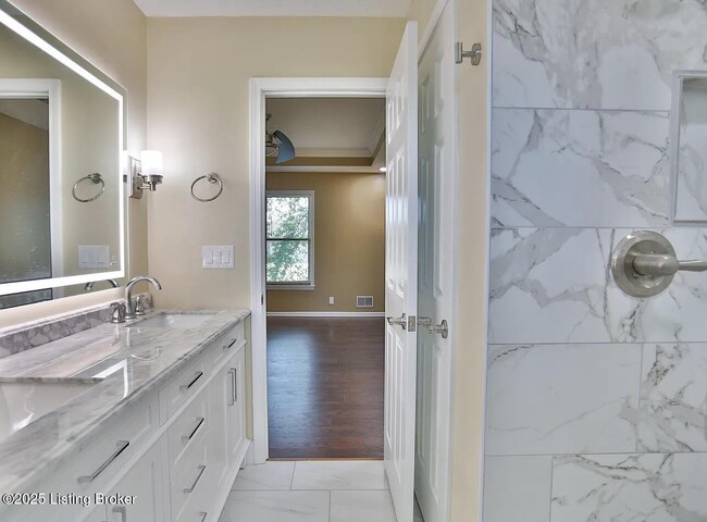 Building Photo - 4901 Hunters Point Cir