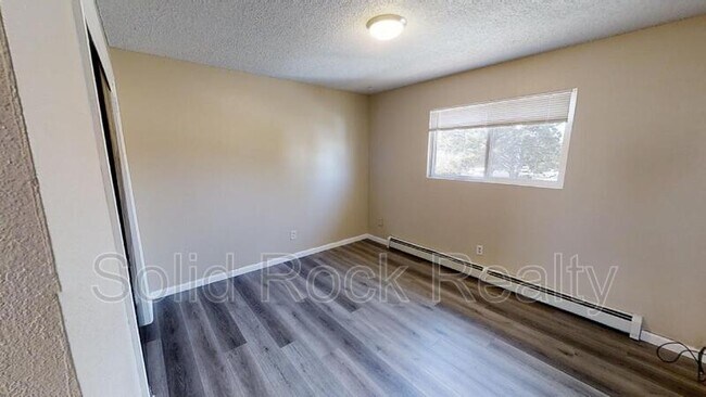 Building Photo - 357 Gahart Dr