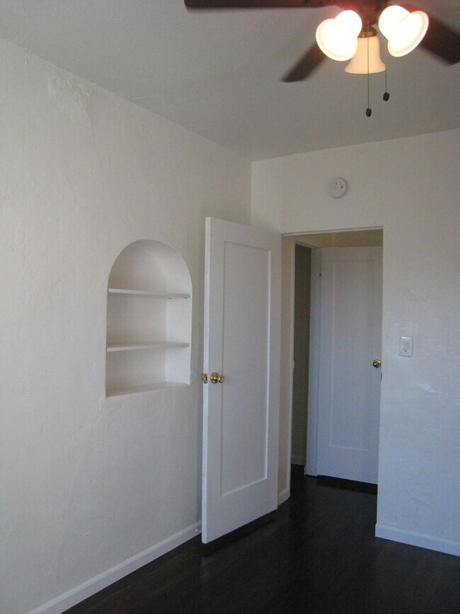 Building Photo - 4220