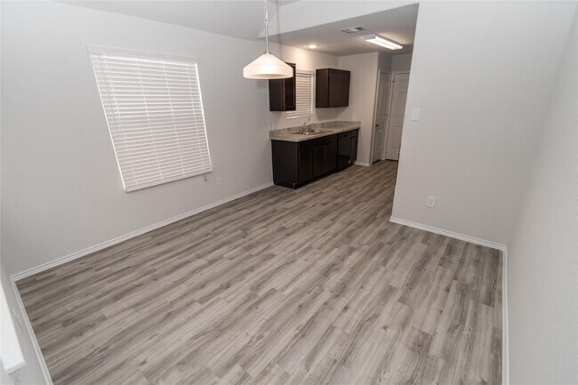 Building Photo - 706 Lexus Dr