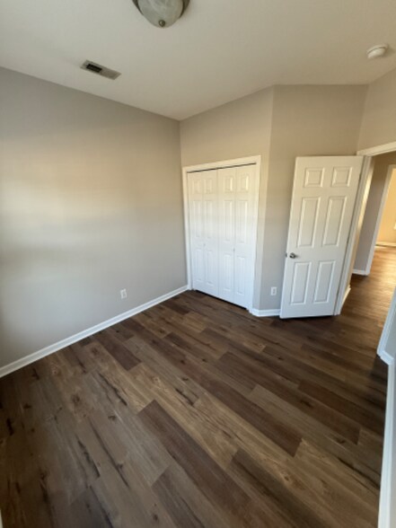 Building Photo - 7120 Farrington Farms Dr