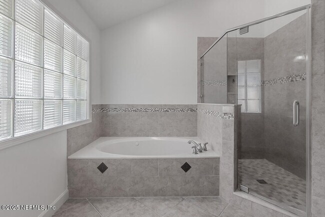 Building Photo - 1737 Heatherwood Dr