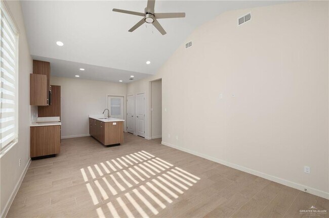 Building Photo - 3600 Valeria Ln