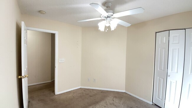 Building Photo - 3 bedroom/2 bath home in Bellegrove