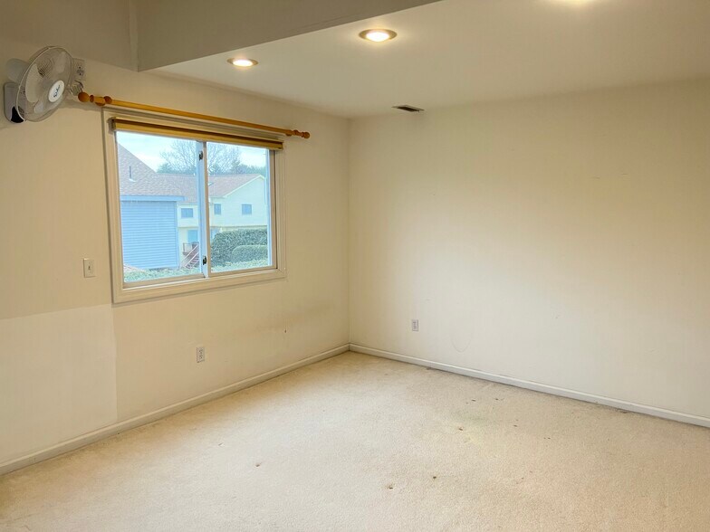Building Photo - 46 Algonquin Trl