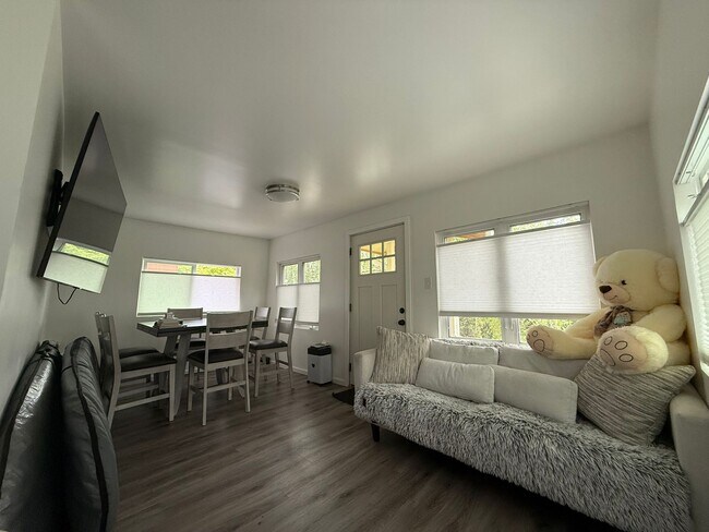 Building Photo - 2440 Wickstrom Pl SW