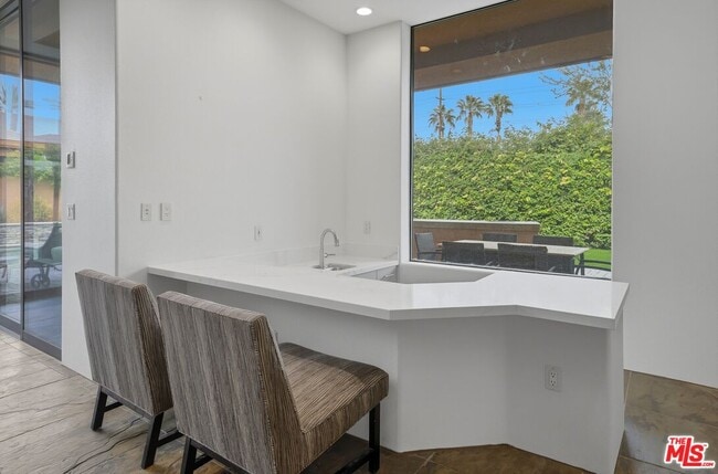 Building Photo - 50025-50021 Vía Aldea