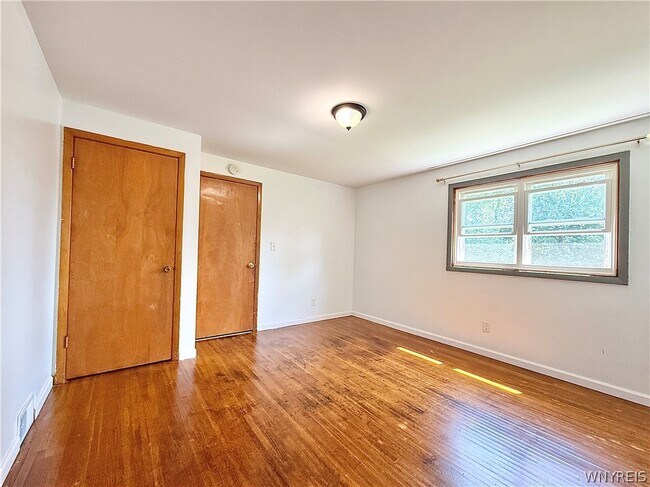 Building Photo - 90 E Summerset Ln