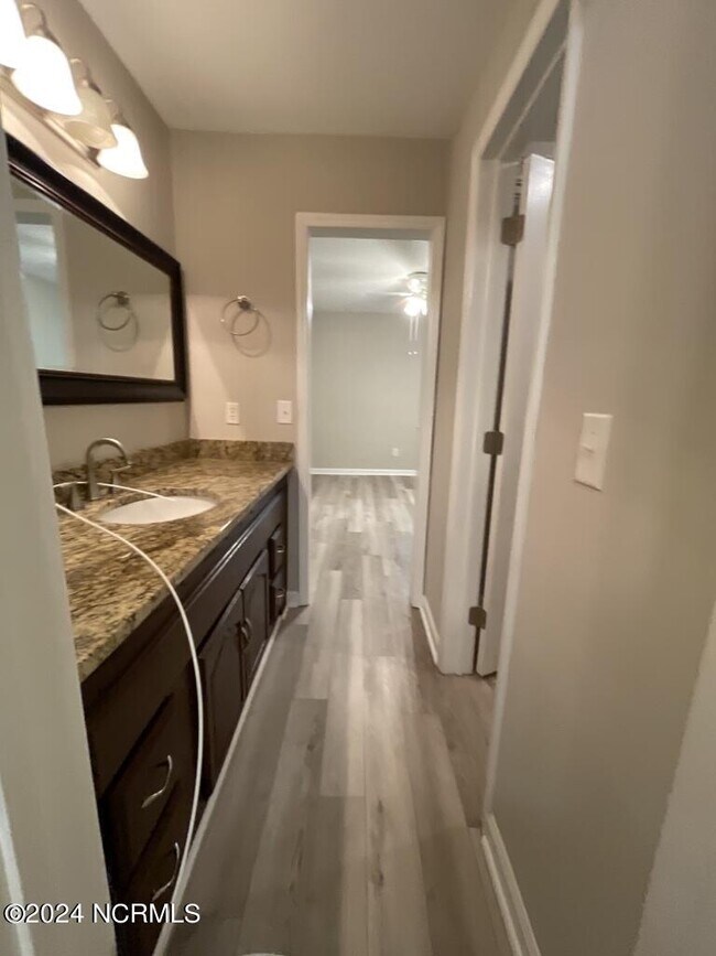 Building Photo - 505 Gooseneck Dr