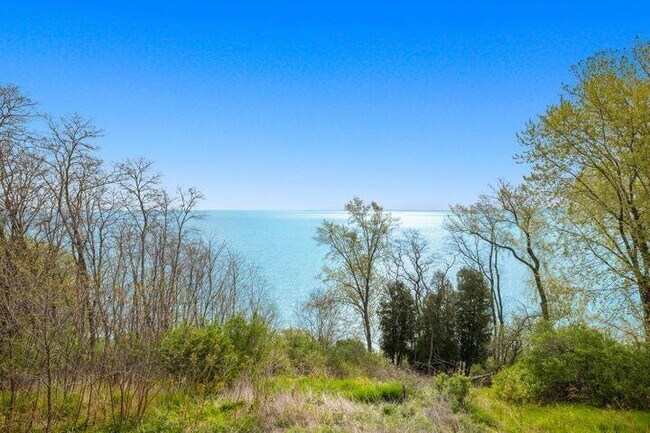 Building Photo - 12650 N Lake Shore Dr