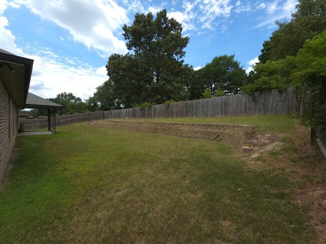 Building Photo - BEAUTIFUL and SPACIOUS 3-bedroom, 2-bathro...