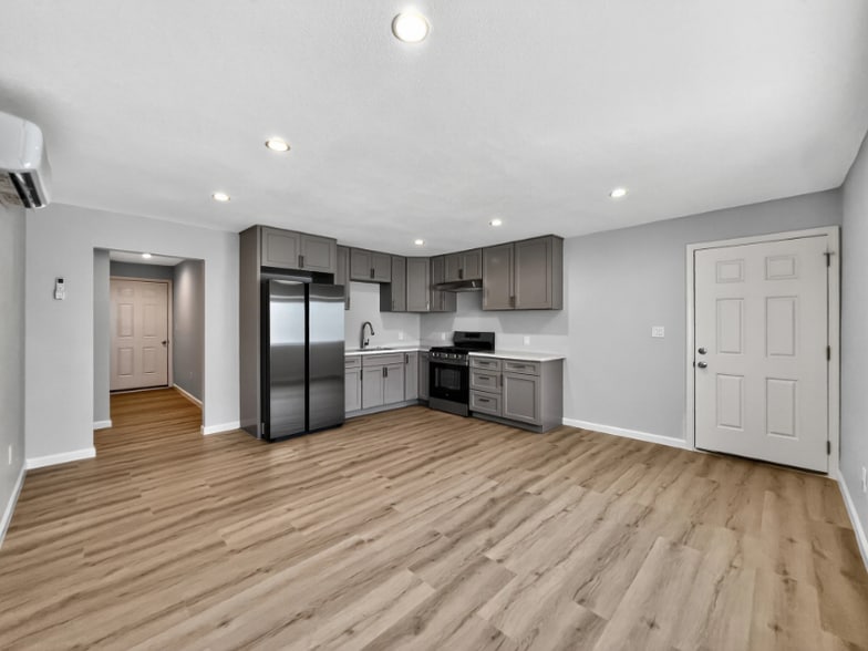 Building Photo - 408 W 19th St