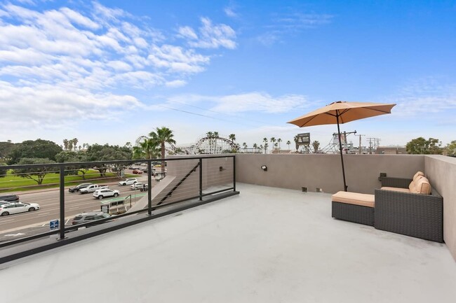 Building Photo - 825 Island Ct