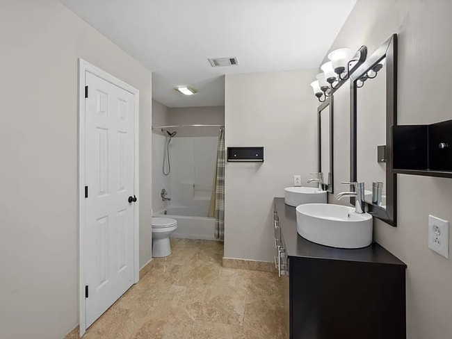Building Photo - Great 4BR Bellevue Home