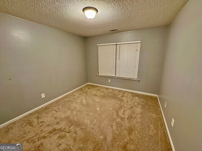 Building Photo - 322 Clover Brook Dr