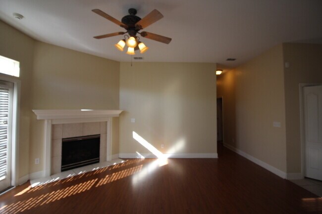 Building Photo - Beautiful 4 Bedroom Home In Newport Colony