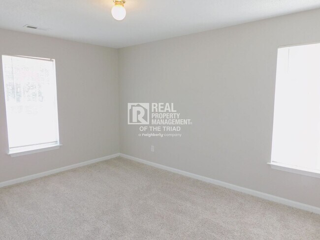 Building Photo - Beautiful 3BR/2BA Home in Southeast Greens...