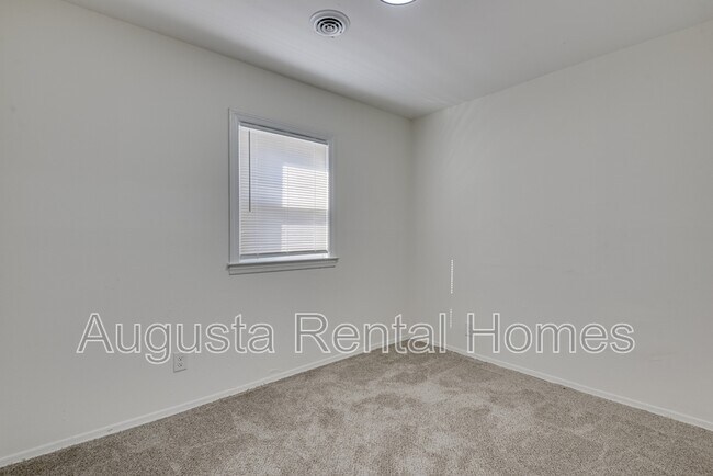 Building Photo - 3110 Arcadia Dr