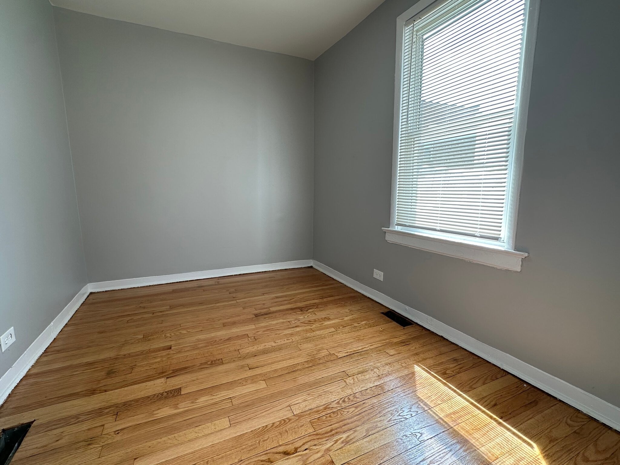 Building Photo - 1009 N Parkside Ave