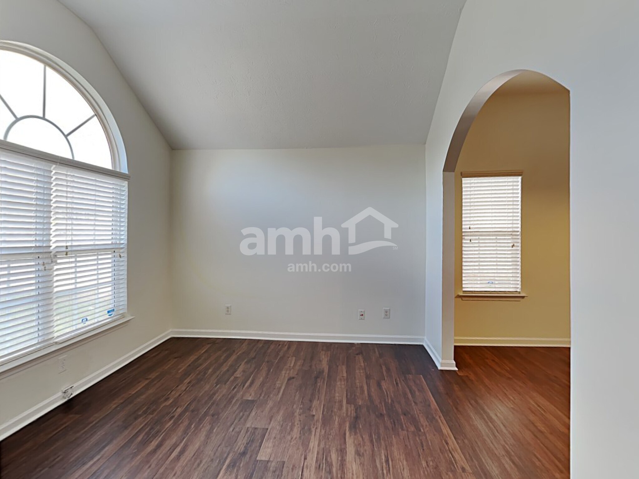 Building Photo - 2521 Fairstone Ave