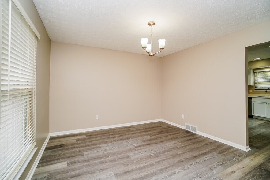 Building Photo - 1206 Crater Lake Ln