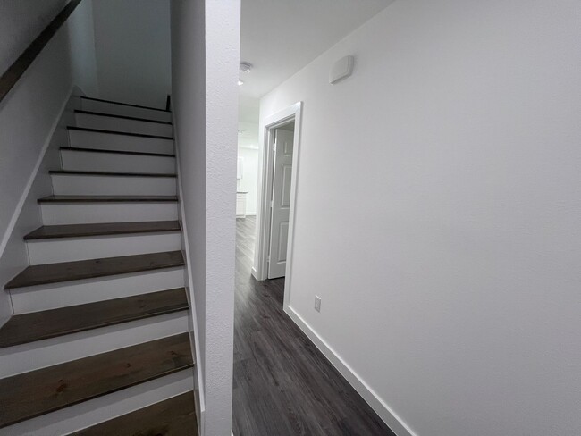Building Photo - Updated 3-Bedroom Townhome for Rent in Eas...