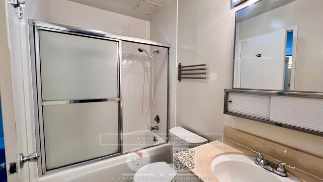 Building Photo - Bright Studio with courtyard view, include...